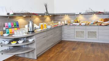 Daily buffet breakfast (EUR 9.00 per person)