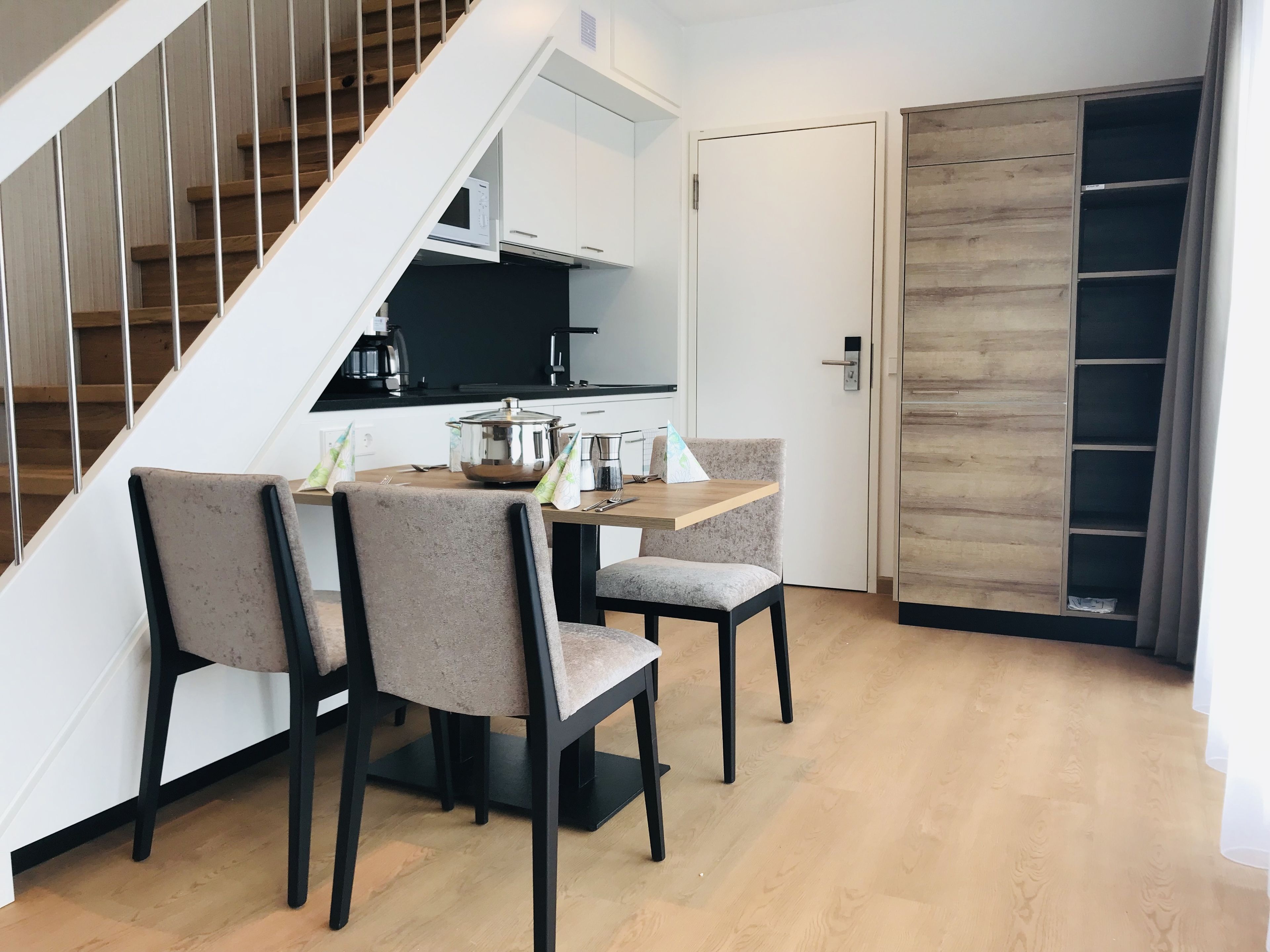 luxury suite, balcony (deluxe) | private kitchen