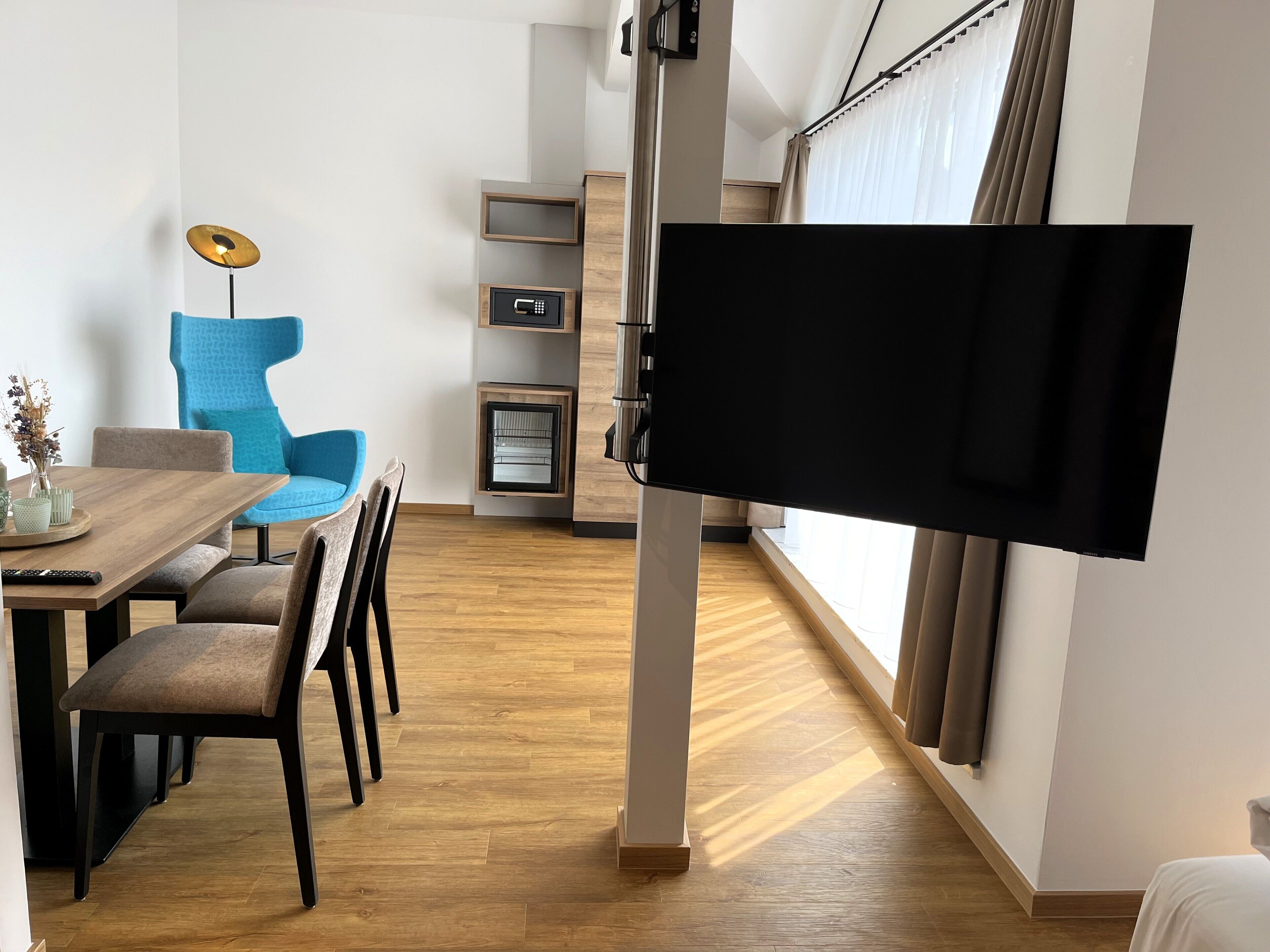 Familienzimmer | Hochwertige Bettwaren, laptopgeeigneter Arbeitsplatz