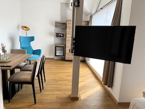 Premium bedding, laptop workspace, soundproofing, cribs/infant beds - WESTSIDE Hotel Garni (Munich)