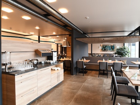 Restaurant. WESTSIDE Hotel Garni
