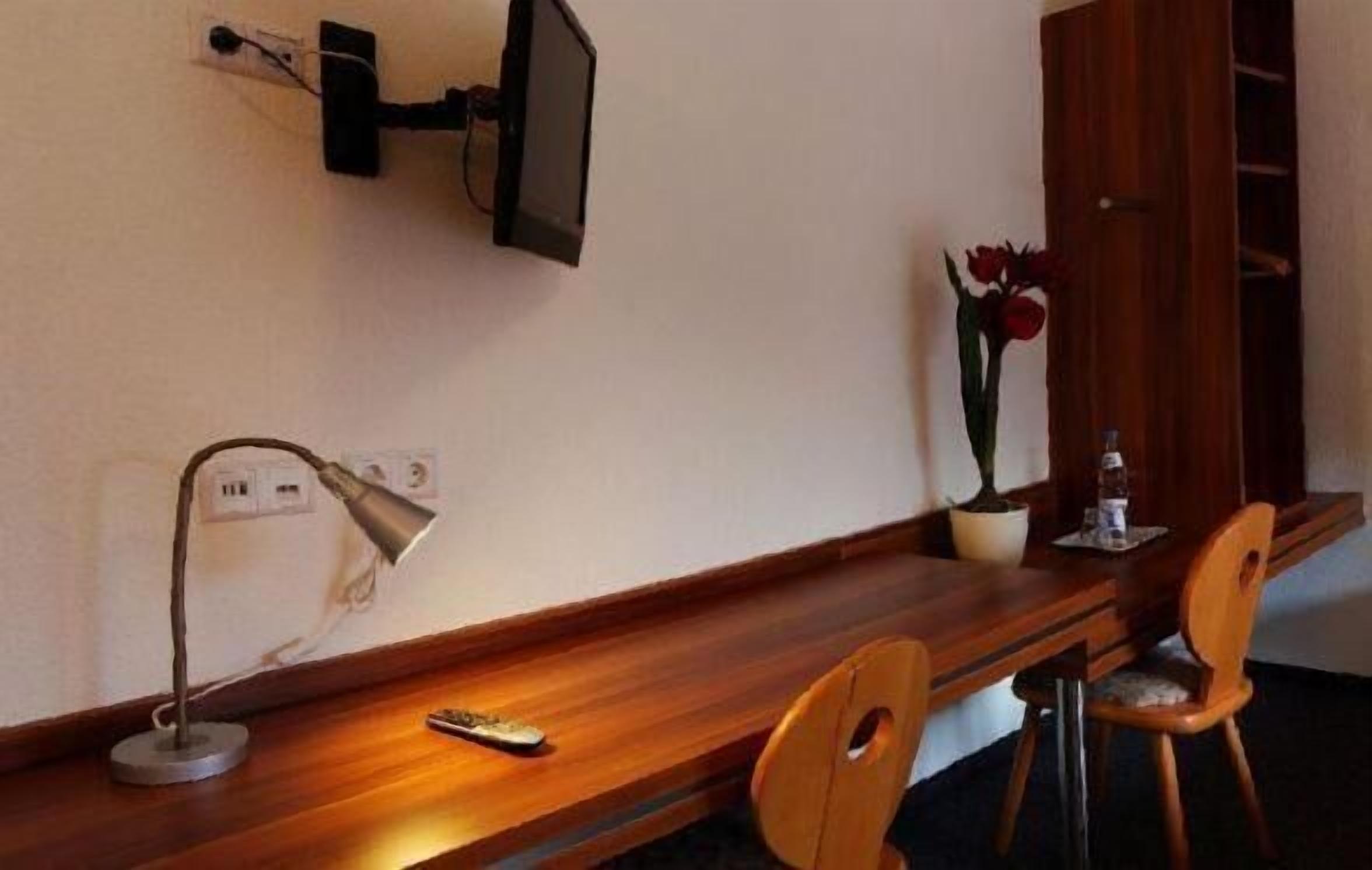 desk, laptop workspace, free wifi, bed sheets