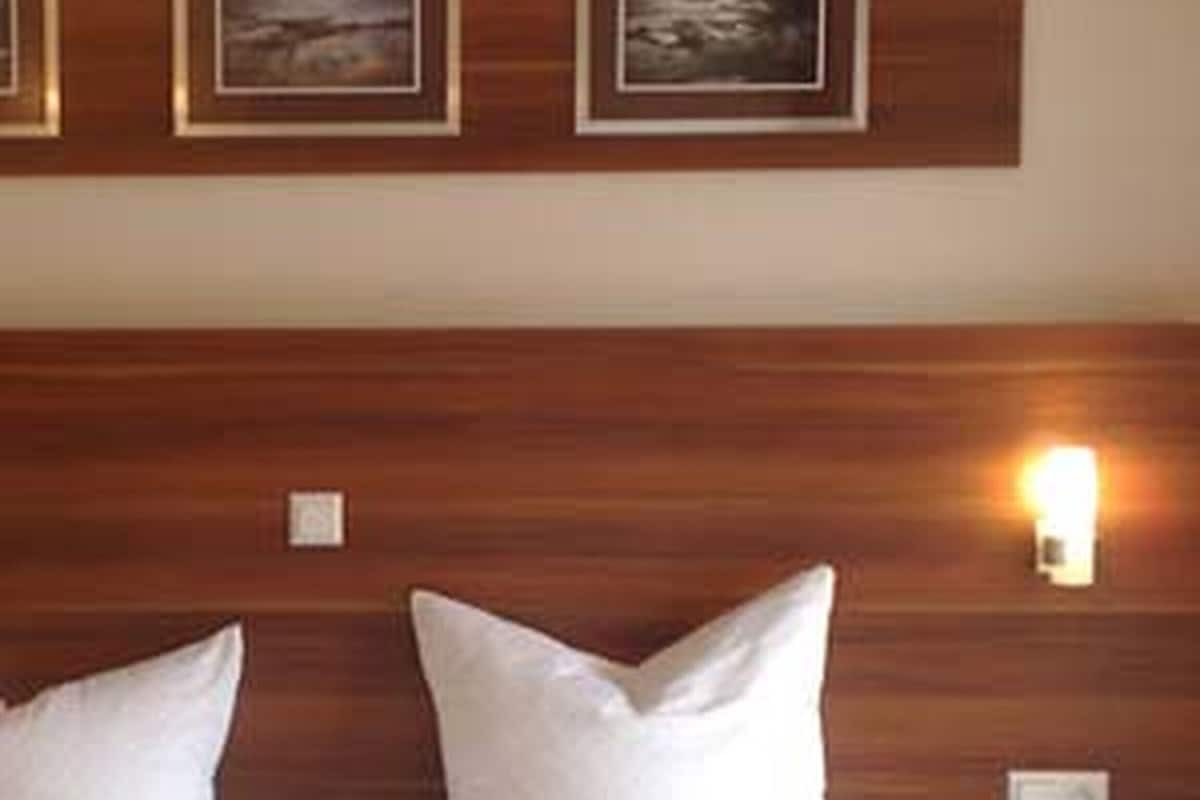 desk, laptop workspace, free wifi, bed sheets