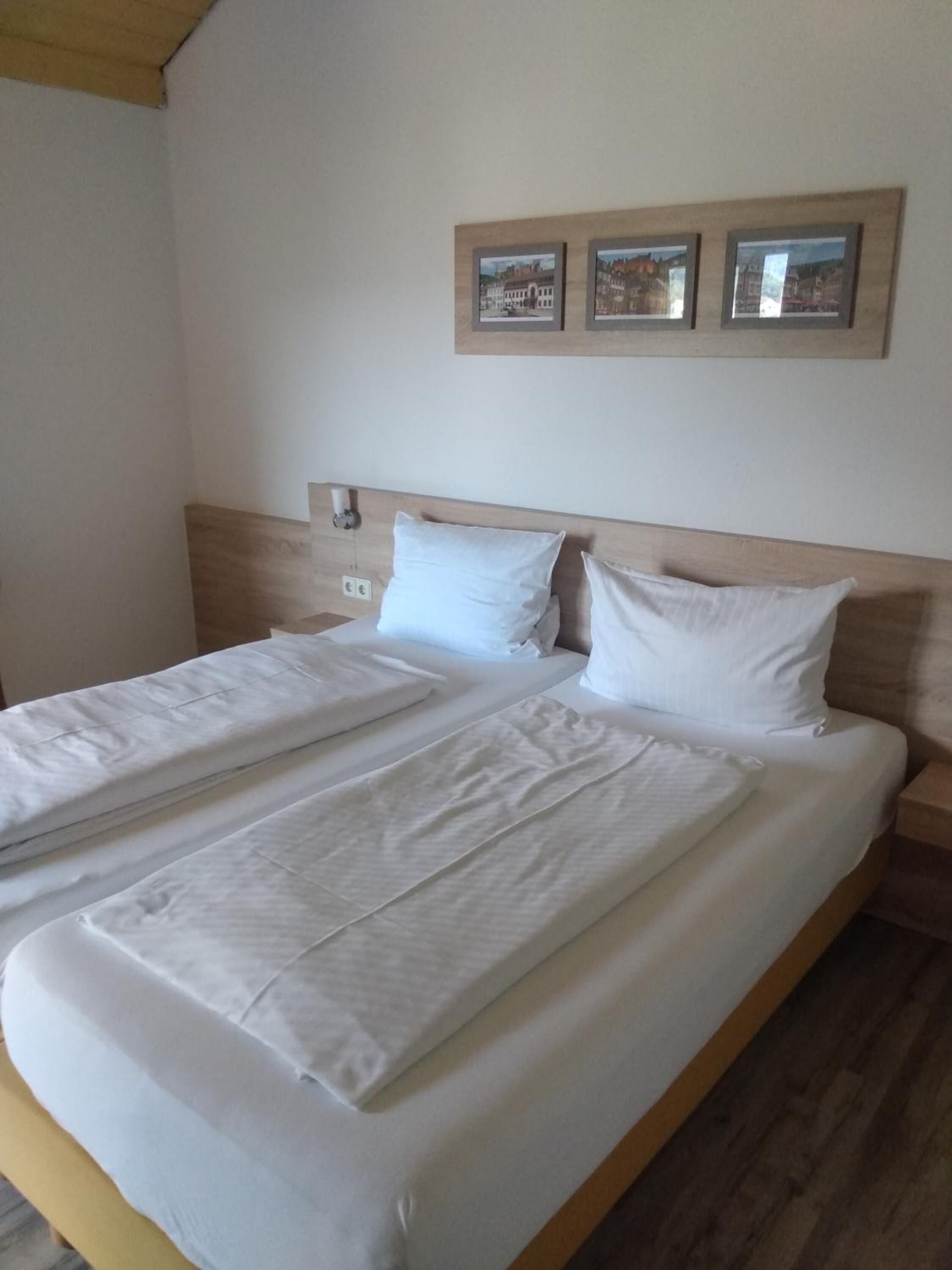 desk, laptop workspace, free wifi, bed sheets