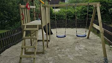 Children’s play area – outdoor