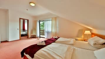 Suite (Big) | Hypo-allergenic bedding, desk, iron/ironing board, free WiFi