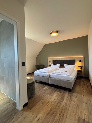 Chambre Confort double | Minibar, coffre-fort, bureau, système d’insonorisation