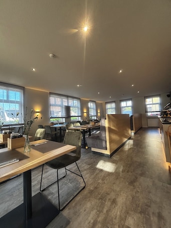 Desayuno buffet diario (EUR 9.9 por persona). Hotel am Stadthaus