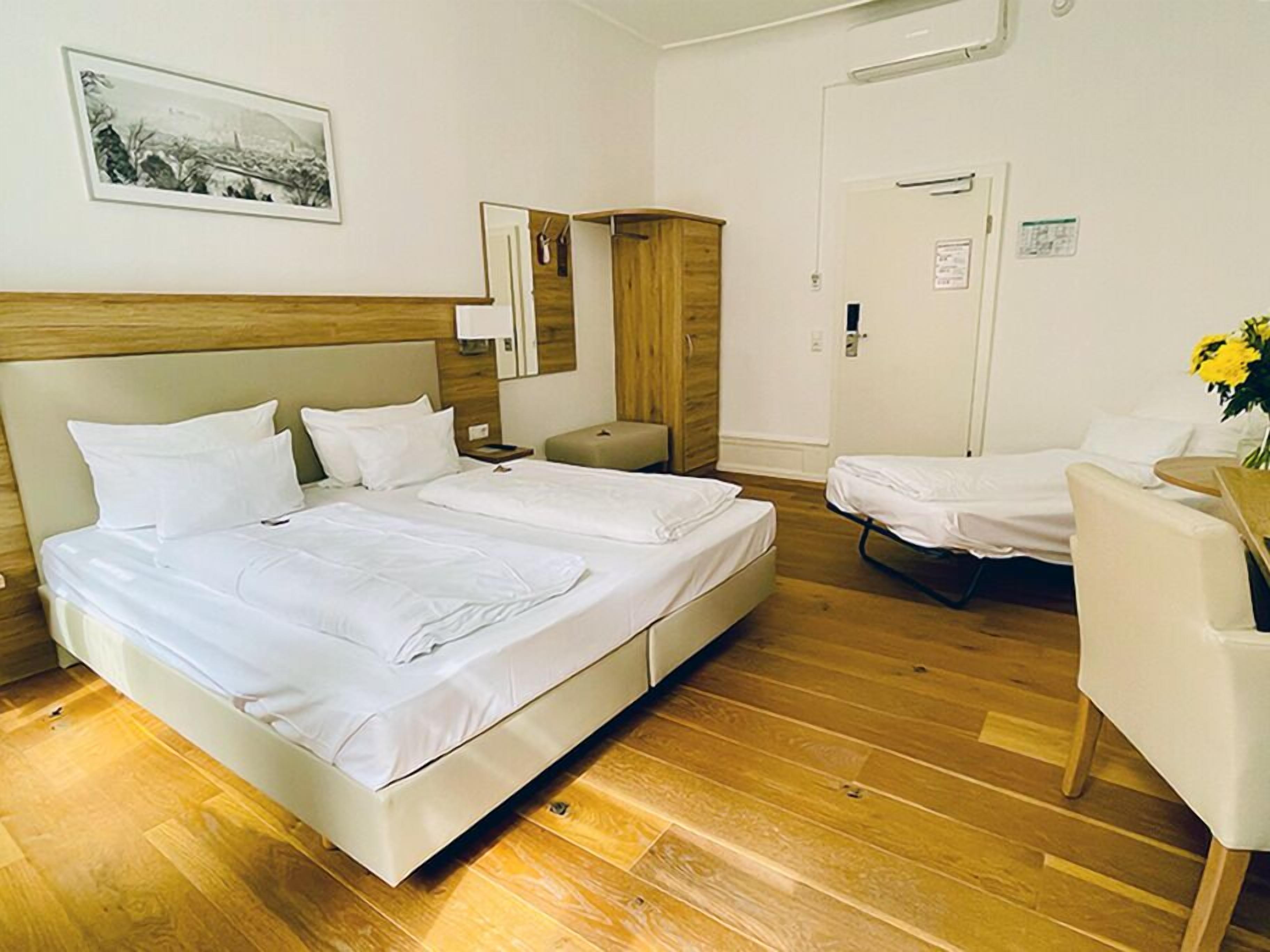 hypo-allergenic bedding, minibar, desk, laptop workspace