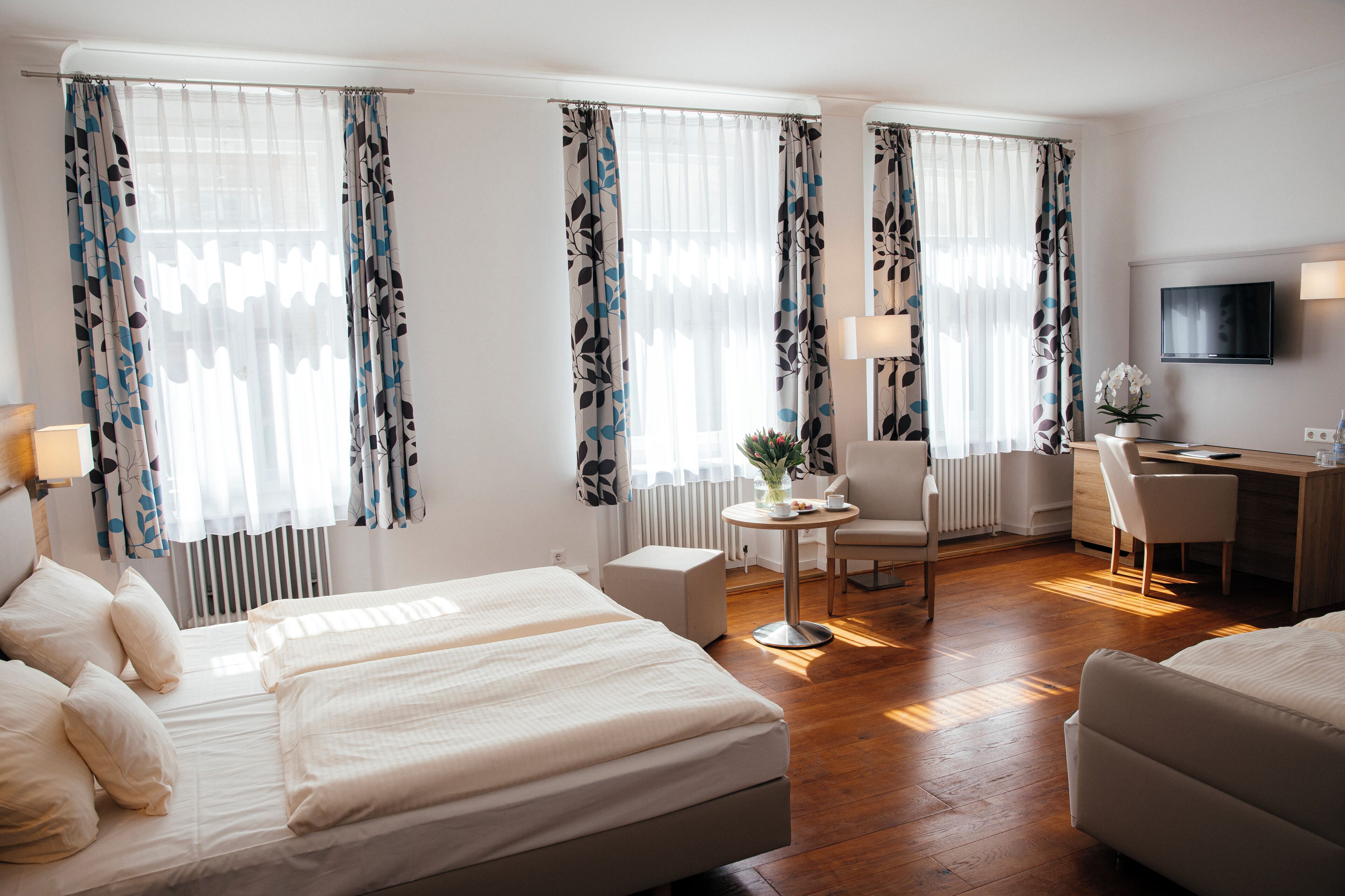 standard quadruple room, non smoking | hypo-allergenic bedding, minibar, desk, laptop workspace