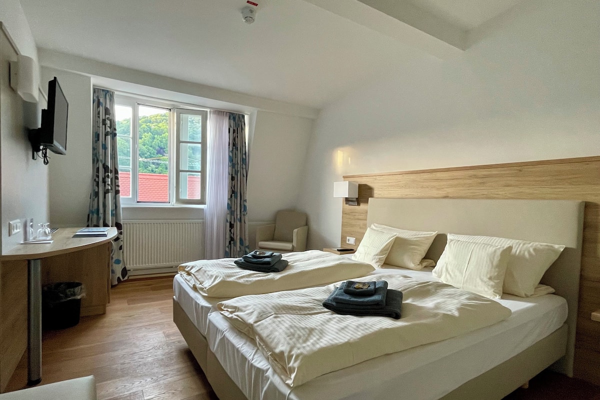 Hypoallergeen beddengoed, een minibar, een bureau, een laptopwerkplek