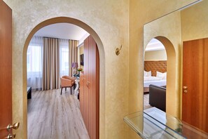 Literie de qualité supérieure, coffres-forts dans les chambres, bureau