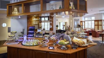 Tägliches Frühstücksbuffet (20 EUR pro Person)