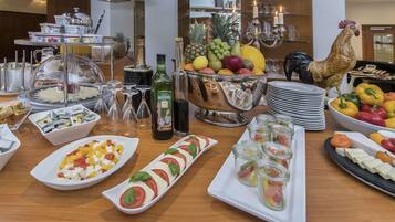 Tägliches Frühstücksbuffet (20 EUR pro Person)