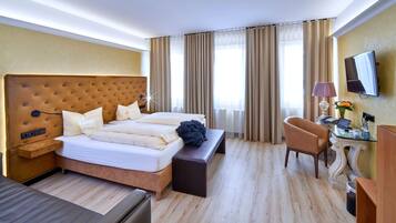 Comfort-Doppelzimmer | Hochwertige Bettwaren, Zimmersafe, Schreibtisch, schallisolierte Zimmer