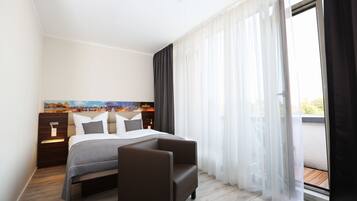 Comfort Double Room | Desk, blackout drapes, free WiFi, bed sheets