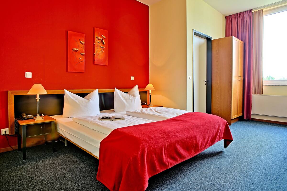 Desk, blackout drapes, WiFi (free), bed sheets