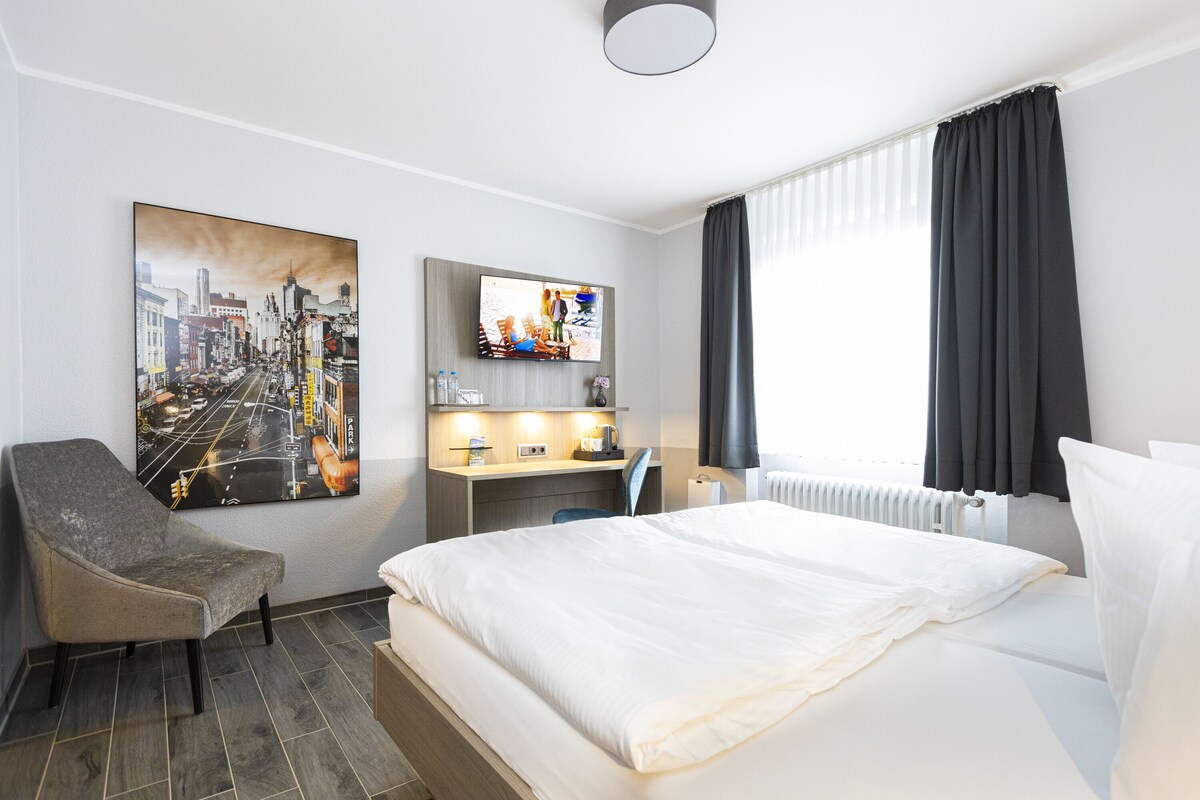 In-room safe, desk, soundproofing, WiFi (free)