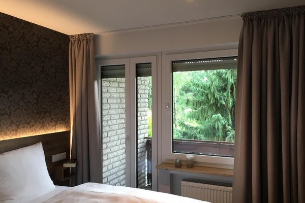 Premium bedding, desk, soundproofing, free WiFi