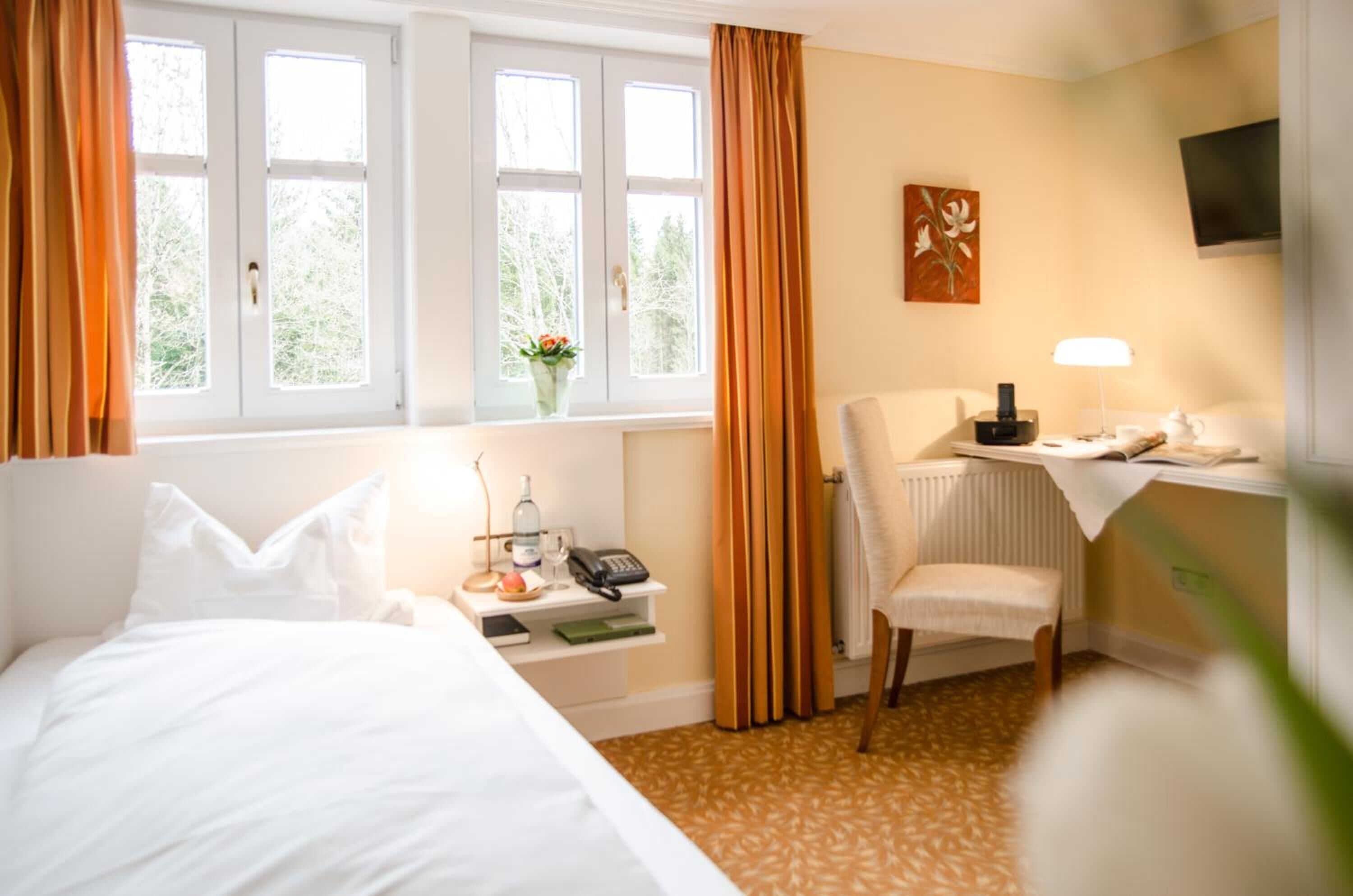 Skrivebord, wi-fi (inkludert) og sengetøy