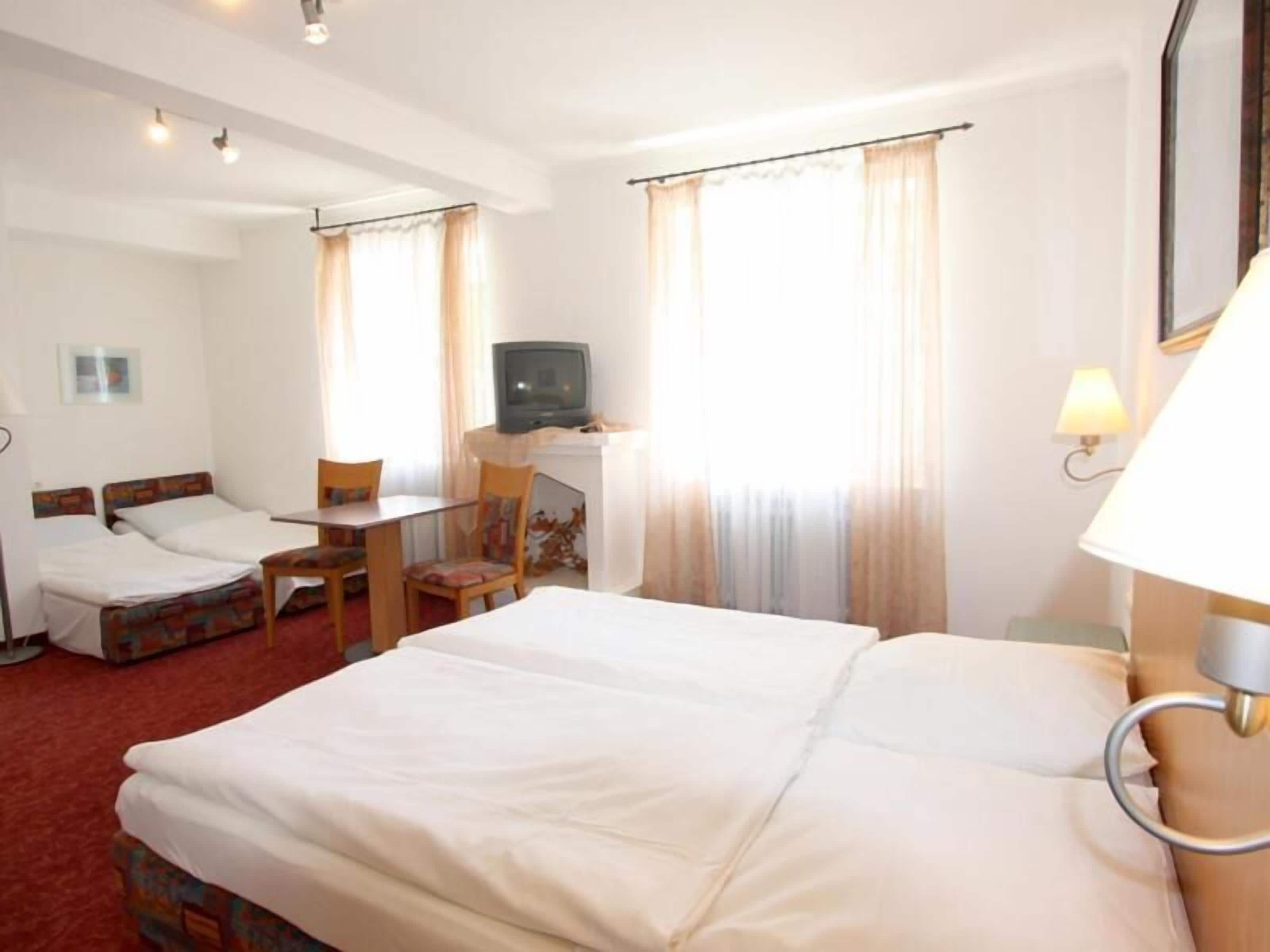 desk, free wifi, bed sheets