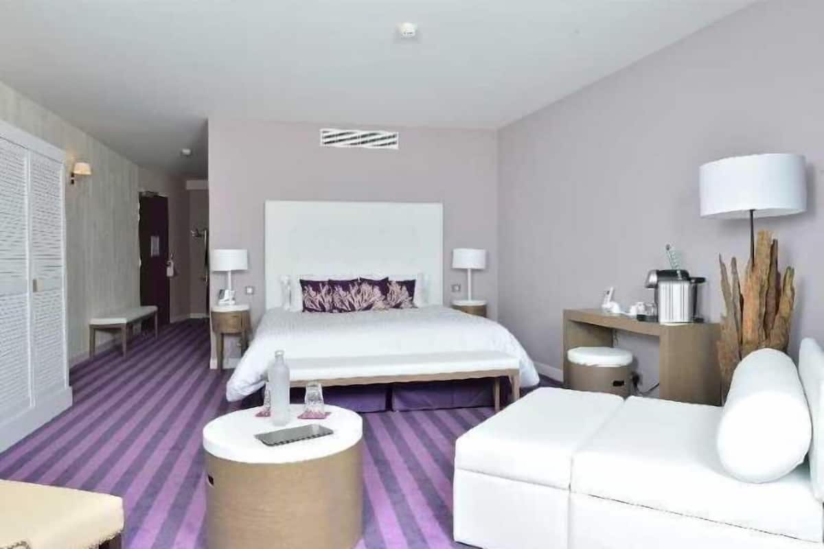 1 bedroom, in-room safe, blackout drapes, soundproofing
