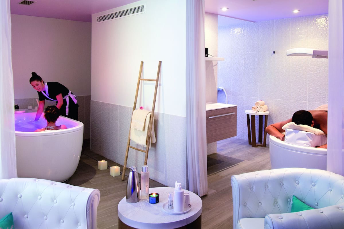 couples treatment room(s), body treatments, aromatherapy, body wraps