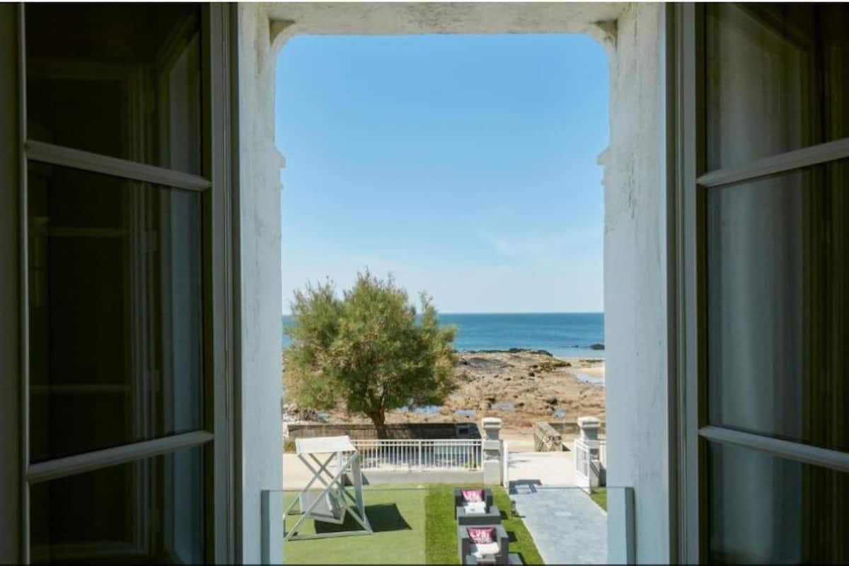 1 bedroom, in-room safe, blackout curtains, soundproofing