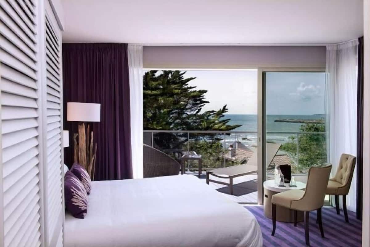 Coffre-fort, rideaux dâobscurcissement, systĂšme dâinsonorisation