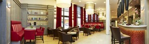 Bar-salon dans le hall