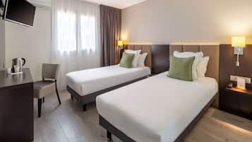 Habitación clásica, 2 camas individuales, no fumadores | Ropa de cama de alta calidad, escritorio, cortinas opacas