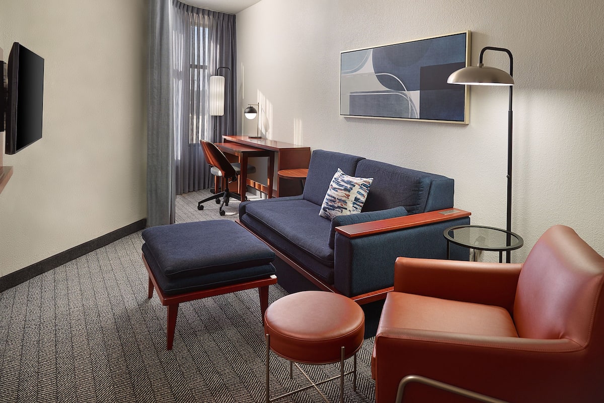 Junior Suite, 1 Bedroom, Non Smoking, Corner | Living area | 32-inch Smart TV with premium channels, TV, Netflix