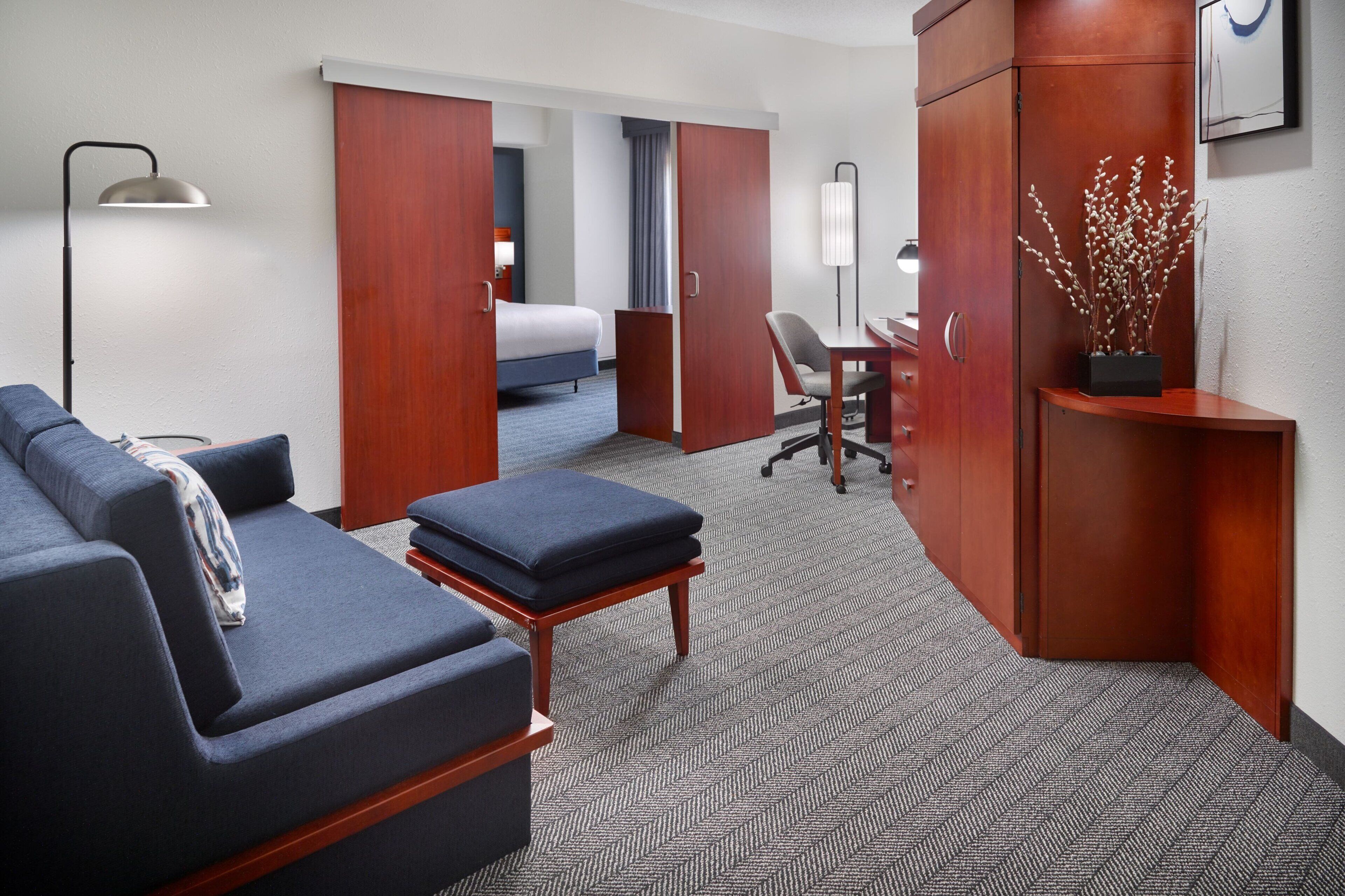 suite, 1 bedroom, non smoking | living area | 32-inch smart tv with premium tv channels, tv, netflix