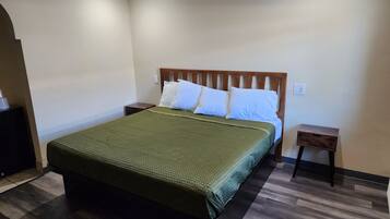 豪華客房, 1 張特大雙人床, 非吸煙房 | 浴室 | 淋浴/浴缸二合一、免費盥洗用品、毛巾