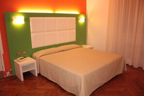 In-room safe, desk, free WiFi, bed sheets - Affittacamere Via Mazzini (Stresa)