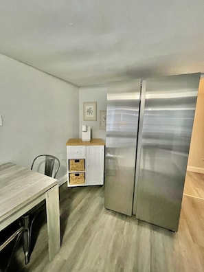 Family Apartment, 1 Bedroom, Kitchen | Private kitchen | Mini-fridge - Blue Water Inn (Ocean City)