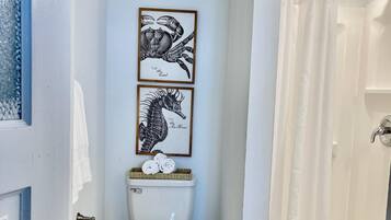 Family Apartment, 1 Bedroom, Kitchen | Bathroom | Towels, soap, shampoo, toilet paper