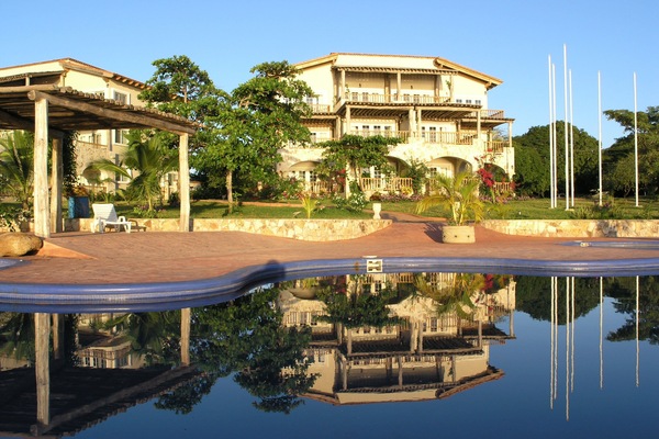 2 outdoor pools, an infinity pool, pool loungers