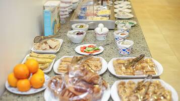 Free daily buffet breakfast