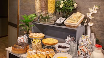 Desayuno buffet diario (EUR 15 por persona)