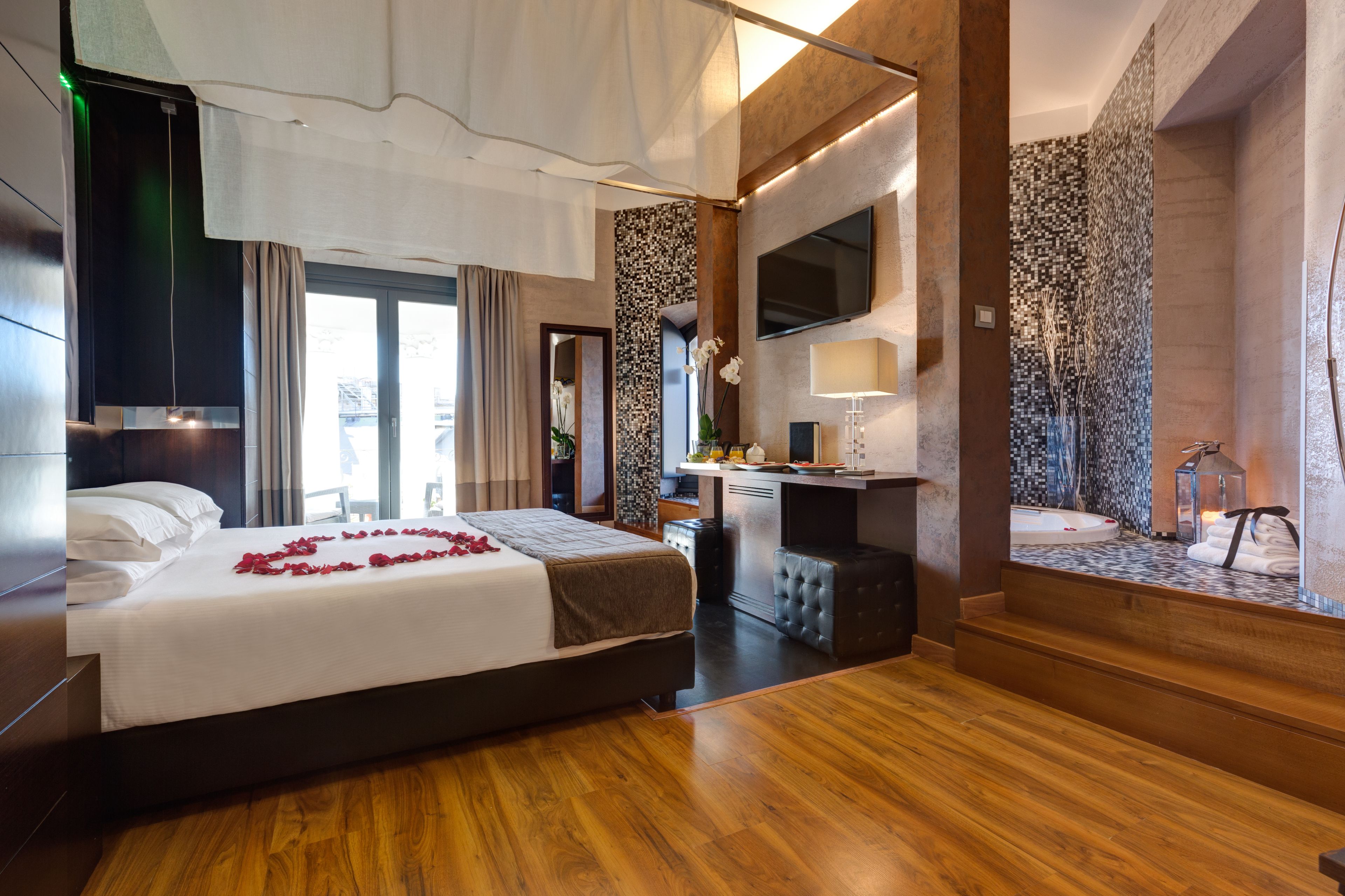 suite, balcony | 1 bedroom, premium bedding, minibar, in-room safe