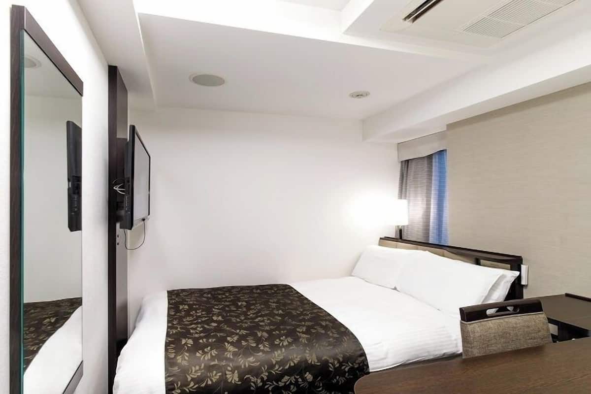 Down duvets, desk, blackout curtains, free WiFi