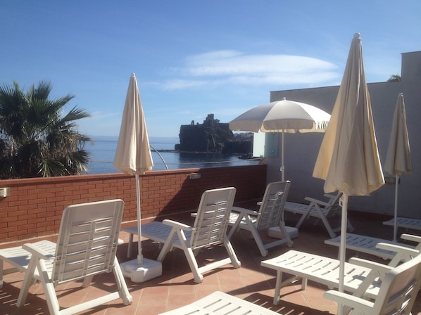 View from property - B&B Blu e il Castello (Aci Castello)