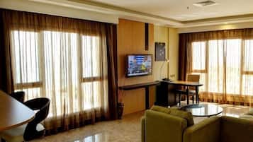 Standard-huoneisto, 1 suuri parisänky, tupakointi sallittu, keittotila | Minibaari, tallelokero huoneessa, työpöytä