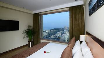 Minibar, in-room safe, desk, laptop workspace