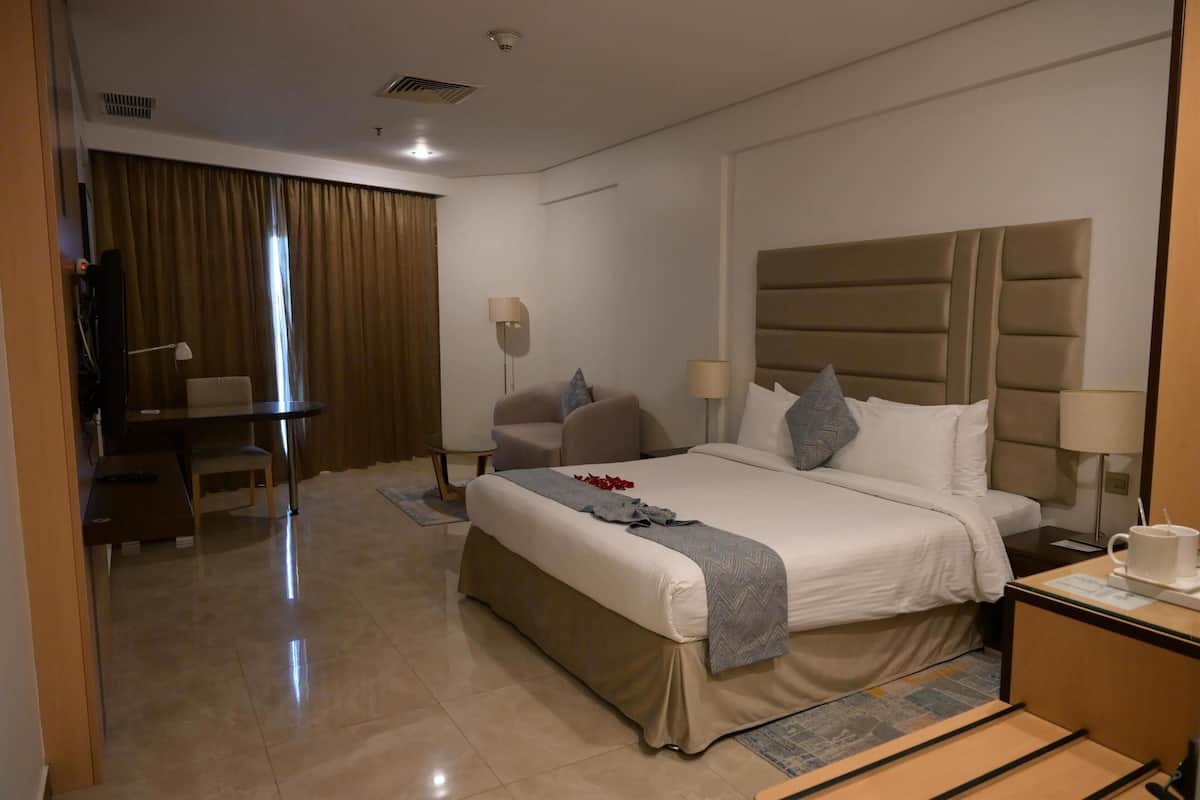 Quarto luxo, 1 cama de casal | Frigobar, cofres nos quartos, escrivaninha