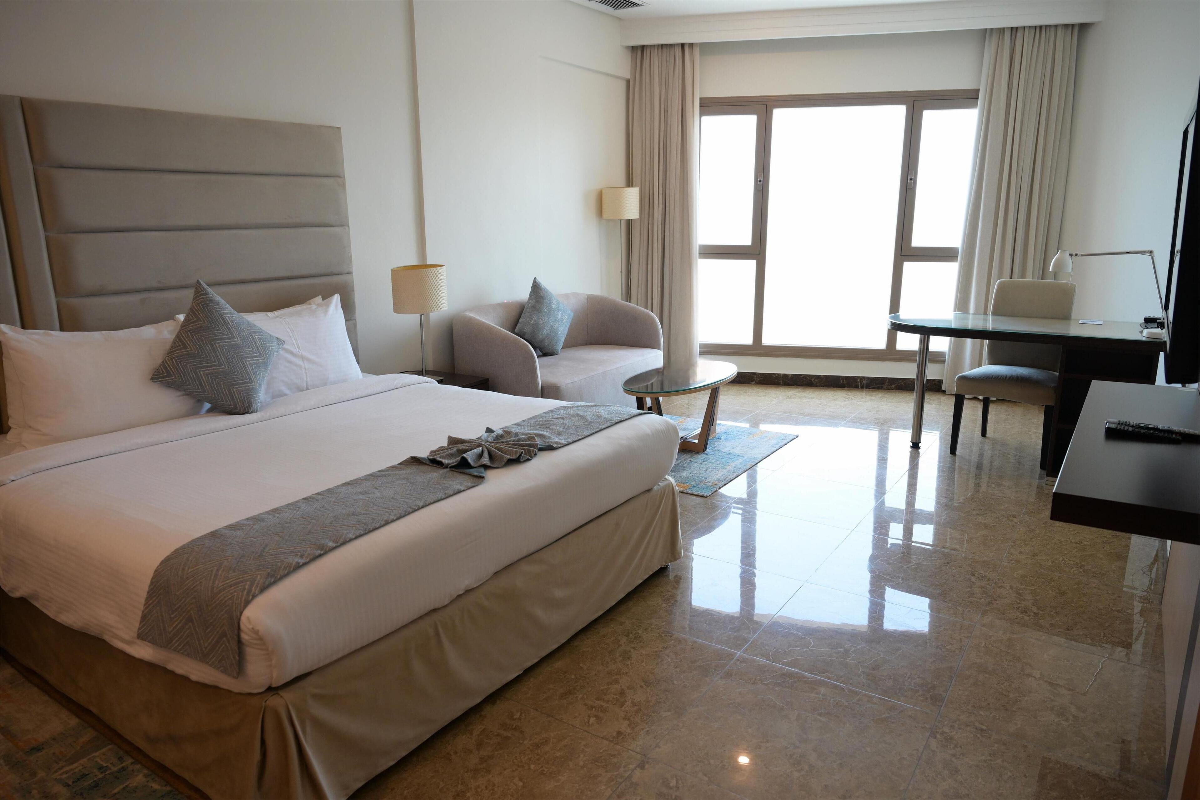 deluxe room, 1 double bed | 1 bedroom, minibar, in-room safe, desk