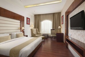 Executive Room, 1 King Bed | Premium bedding, minibar, in-room safe, individually furnished - Days Hotel by Wyndham Panipat (Panipat)