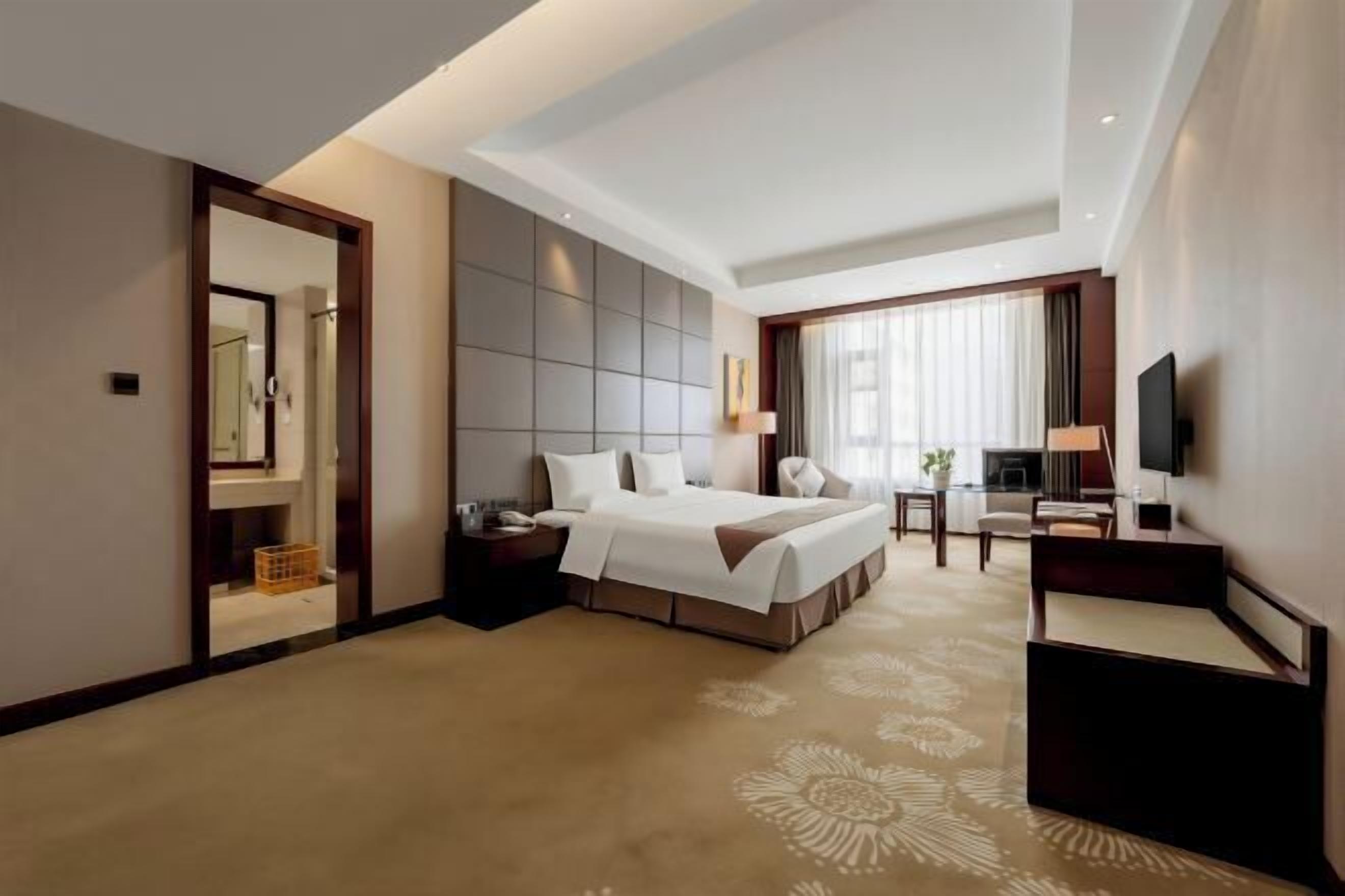Minibar, in-room safe, cribs/infant beds, alarm clocks