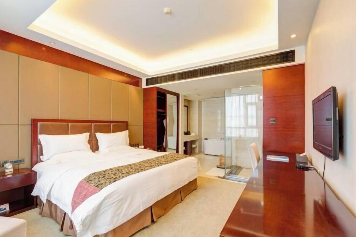 Minibar, in-room safe, cots/infant beds, alarm clocks